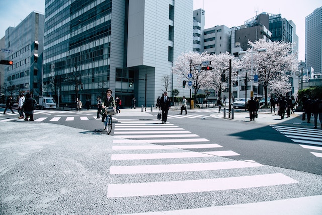 可克达拉为何勤工俭学对在日本的留学生的职业生涯至关重要？